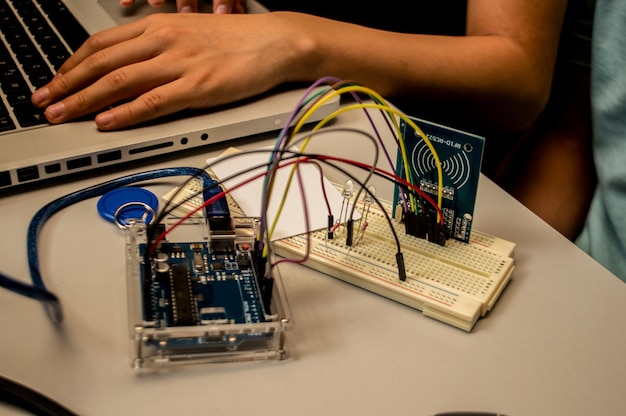  Исправление ошибки загрузки скетча Arduino Uno: методы решения проблем с загрузкой